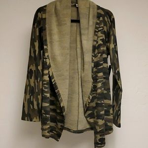 NWT medium Camo print Lucky Brand fleece cardigan.